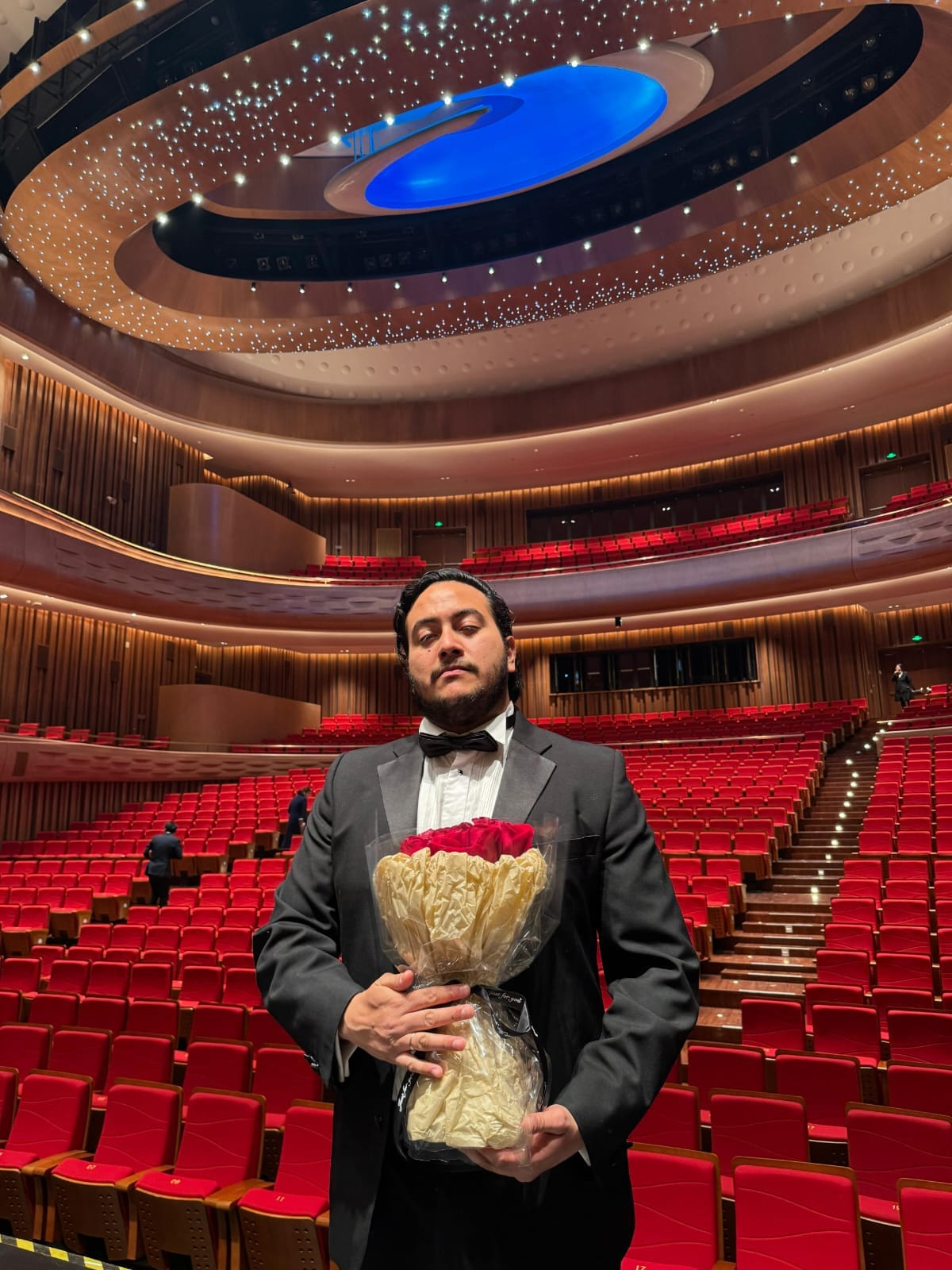 Auditorio con rosas